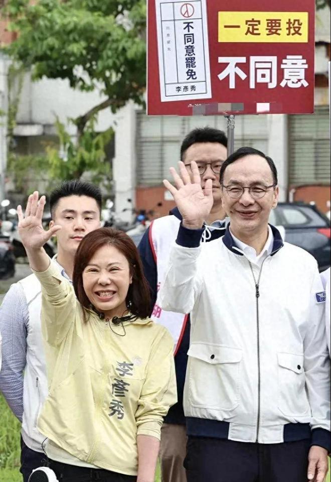 蓝白罢免火力全开韩国瑜强势出手黄国昌发起